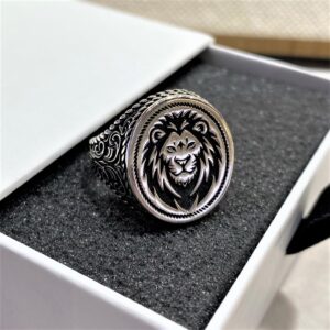 Aslan İşlemeli Erkek Gümüş Yüzük MY102559