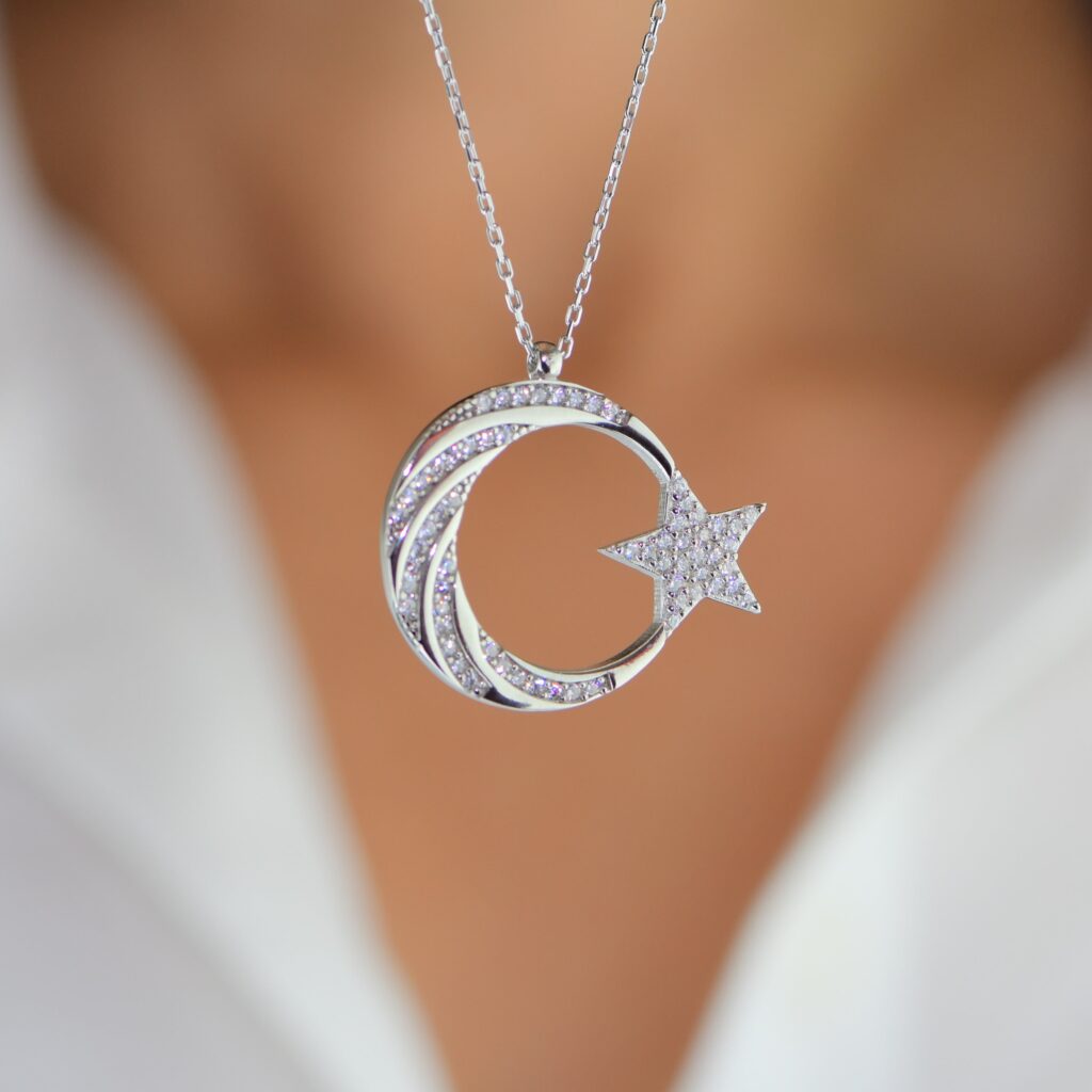 Burgu Taş İşlemeli Ay Yıldız Gümüş Kolye MY101800