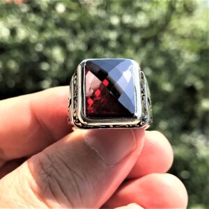 Faseta Kırmızı Taşlı Erkek Gümüş Yüzük MY102439