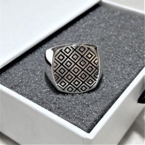Kare Motifli Erkek Gümüş Yüzük MY102532