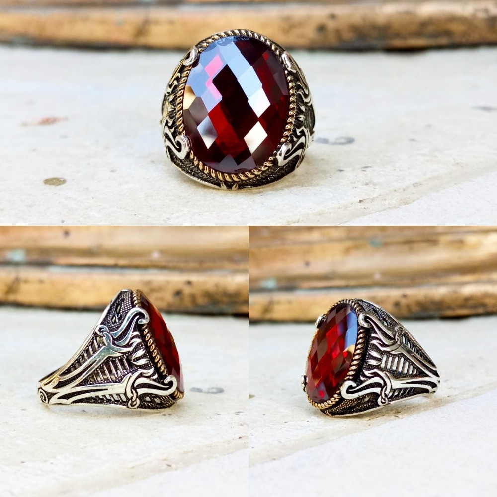 Kırmızı Faset Taşlı Kılıç Motifli Erkek Gümüş Yüzük MY102078