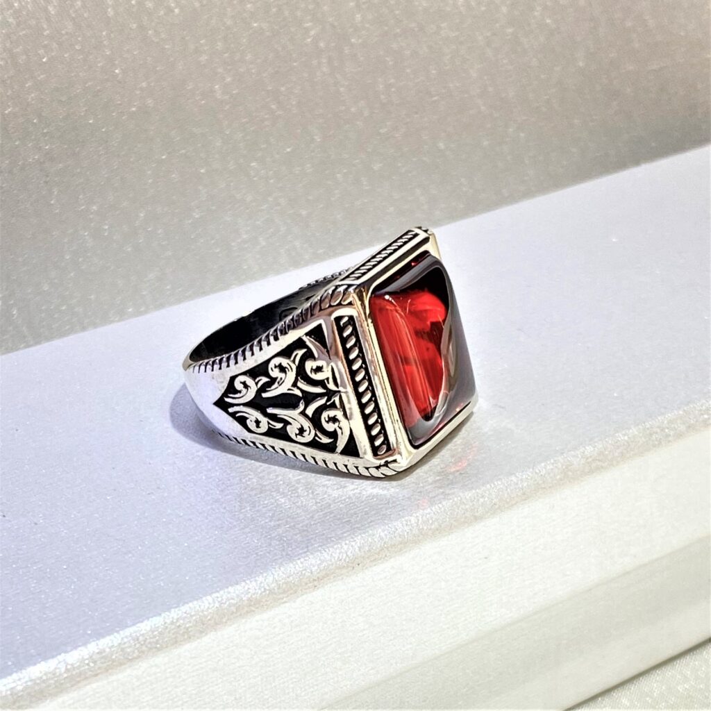 Kırmızı Kapüşon Taşlı Erkek Gümüş Yüzük MY102466