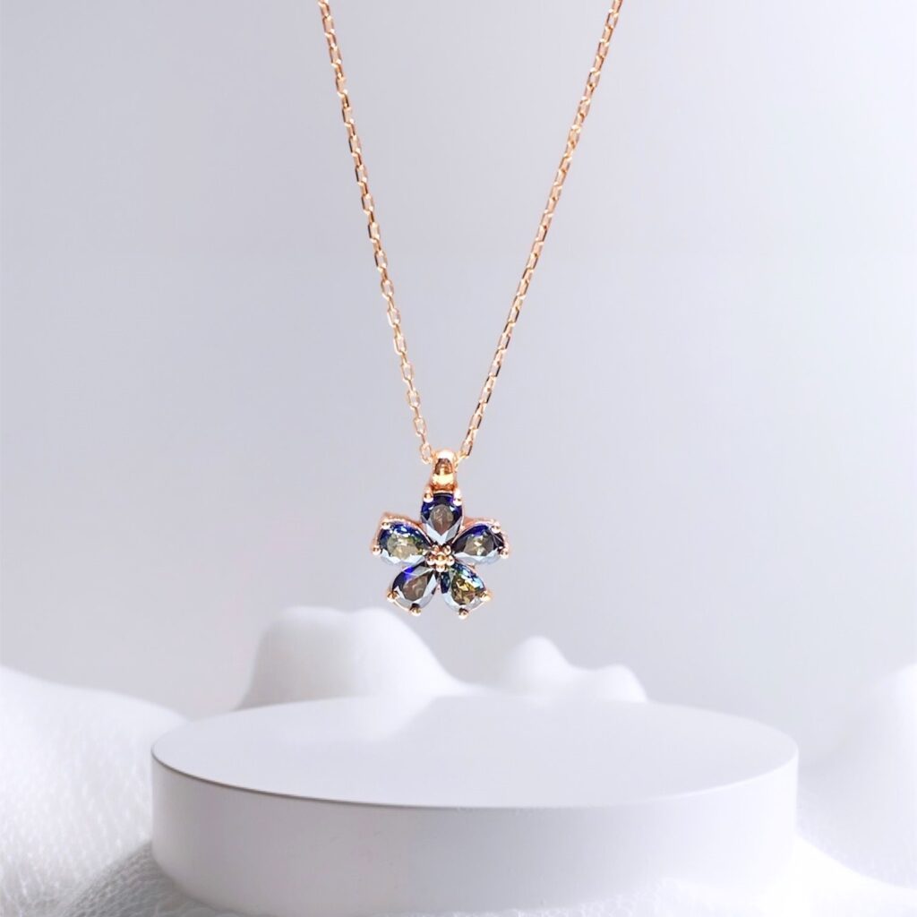 Mistik Topaz Taşlı Çiçek Gümüş Kolye MY102594