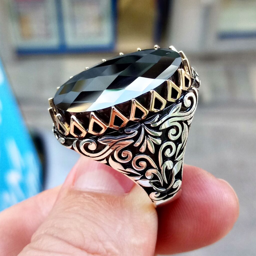 Zirkon Taşlı Barok Desen İşlemeli Erkek Gümüş Yüzük MY102284