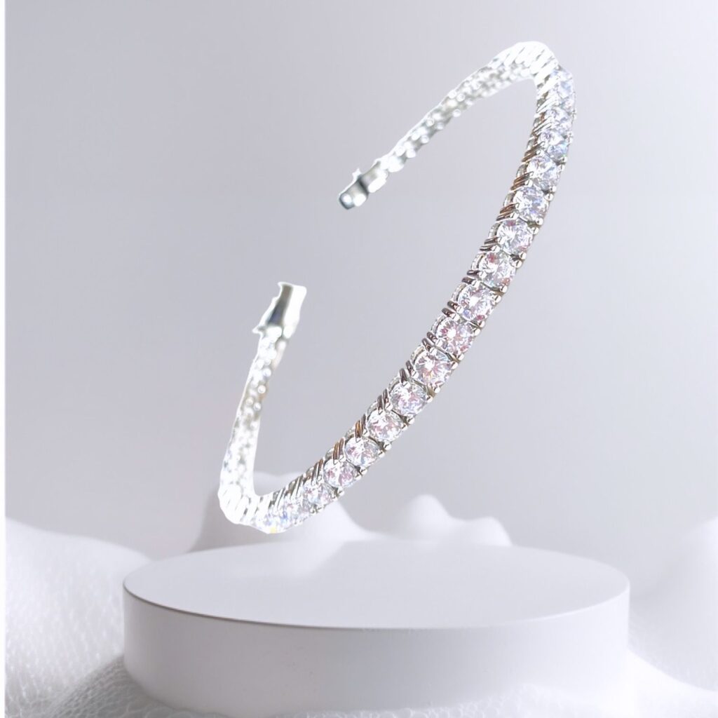 Zirkon Taşlı Su Yolu Gümüş Bileklik Bayan MY102381